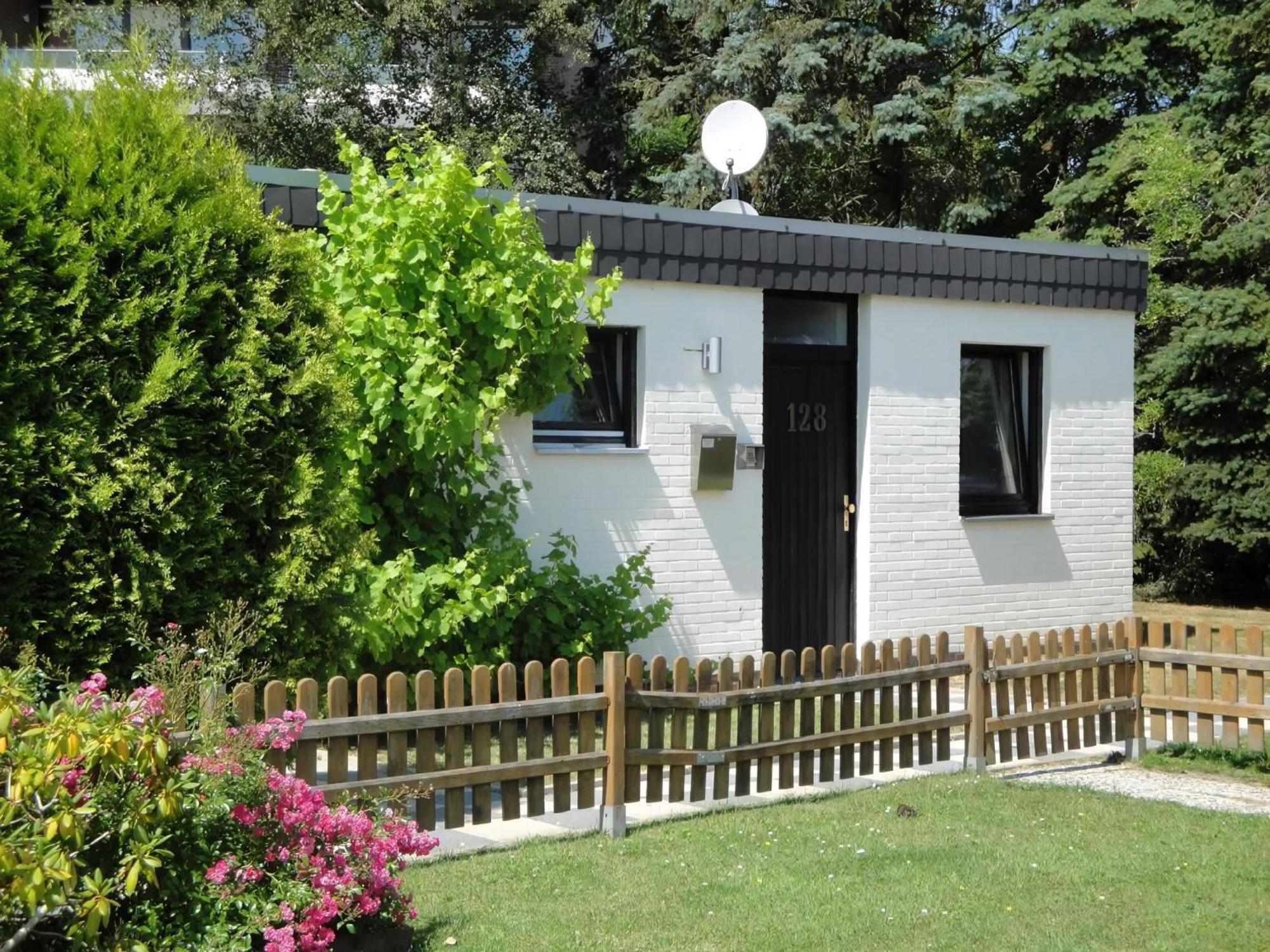 Schoenes Ferienhaus In Tossens Mit Schoenem Garten Butjadingen Exterior photo